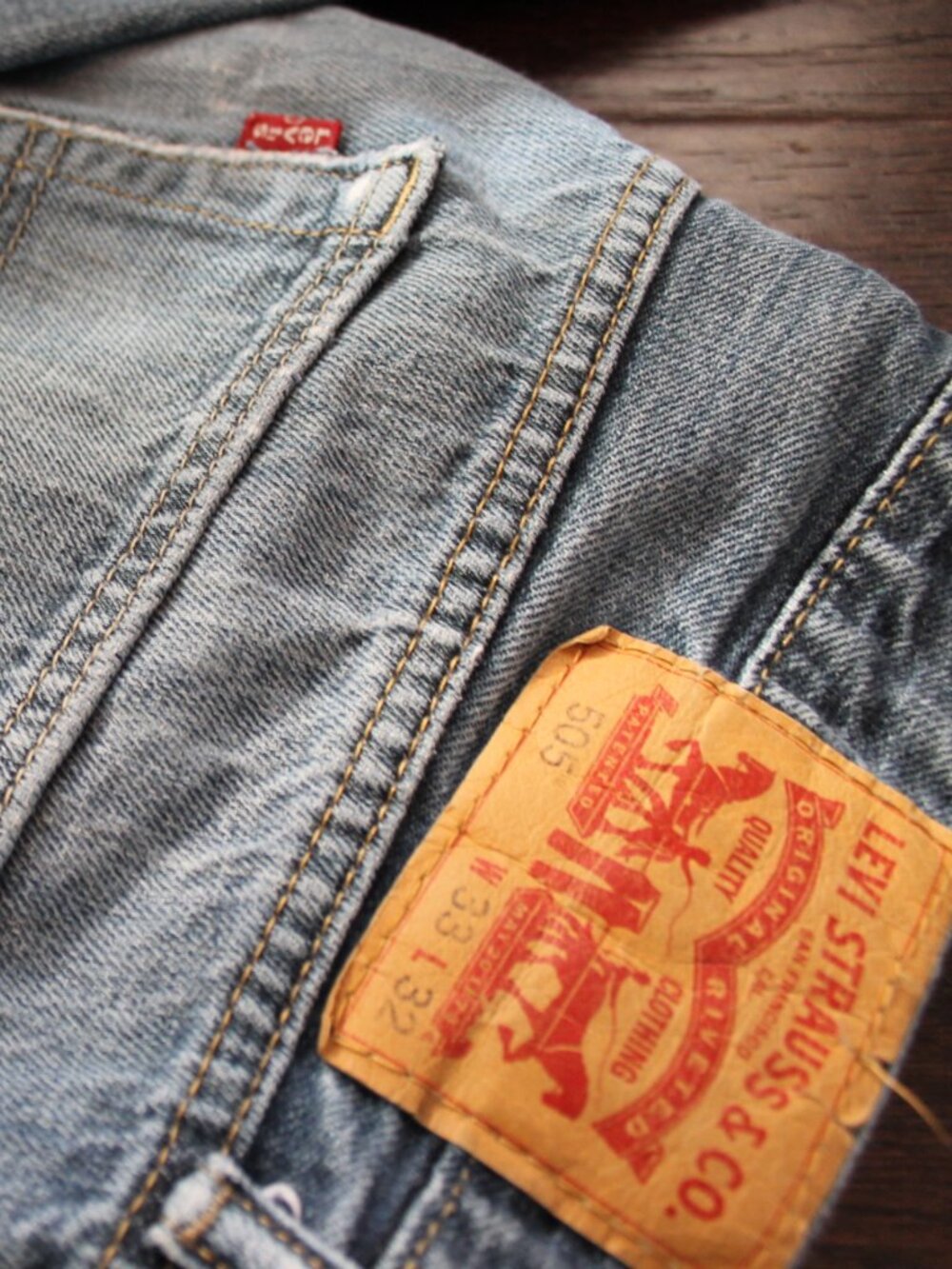 Levi's 505 Regular Fit Jean Size W 33 x L 32 - Med Stonewash Distressed CW-5014